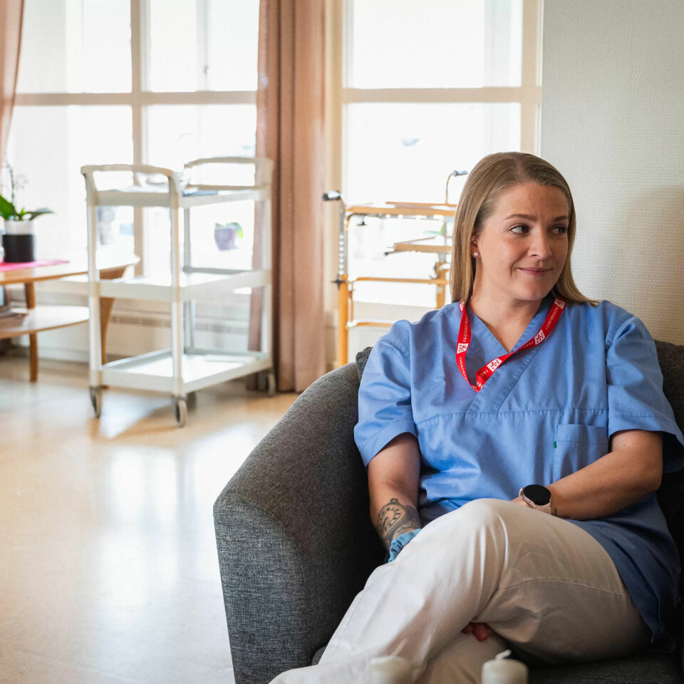 ØNSKETURNUS: I prinsippet kan de ansatte legge sin egen turnus, innenfor visse rammer. Tre måneder av gangen kan man be om sin egen «ønsketurnus» på toppen av grunnturnsen. – Alle de ønskene jeg har kommet med så langt, har blitt innfridd, sier Irene Sæterbø. ØNSKETURNUS: I prinsippet kan de ansatte legge sin egen turnus, innenfor visse rammer. Tre måneder av gangen kan man be om sin egen «ønsketurnus» på toppen av grunnturnsen. – Alle de ønskene jeg har kommet med så langt, har blitt innfridd, sier Irene Sæterbø.