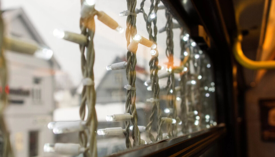 SPAREPÆRER: Lysene på juletrikken består av LED-lys, som betyr at de bruker relativt lite strøm. – Dette er såpass lite forbruk at det kan vi forsvare, sier Asperud. SPAREPÆRER: Lysene på juletrikken består av LED-lys, som betyr at de bruker relativt lite strøm. – Dette er såpass lite forbruk at det kan vi forsvare, sier Asperud.