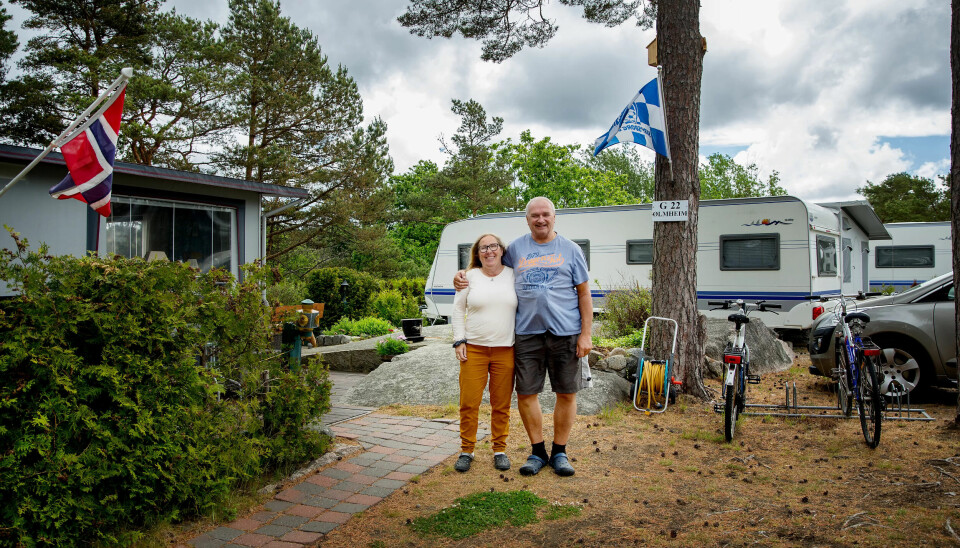 FERIEPARADISET: Campingvogna er et ankerfeste for Mette og Ove Ølmheim. Nå får han hjemmetjeneste fra Hvaler kommune i «vogna'. FERIEPARADISET: Campingvogna er et ankerfeste for Mette og Ove Ølmheim. Nå får han hjemmetjeneste fra Hvaler kommune i «vogna'.
