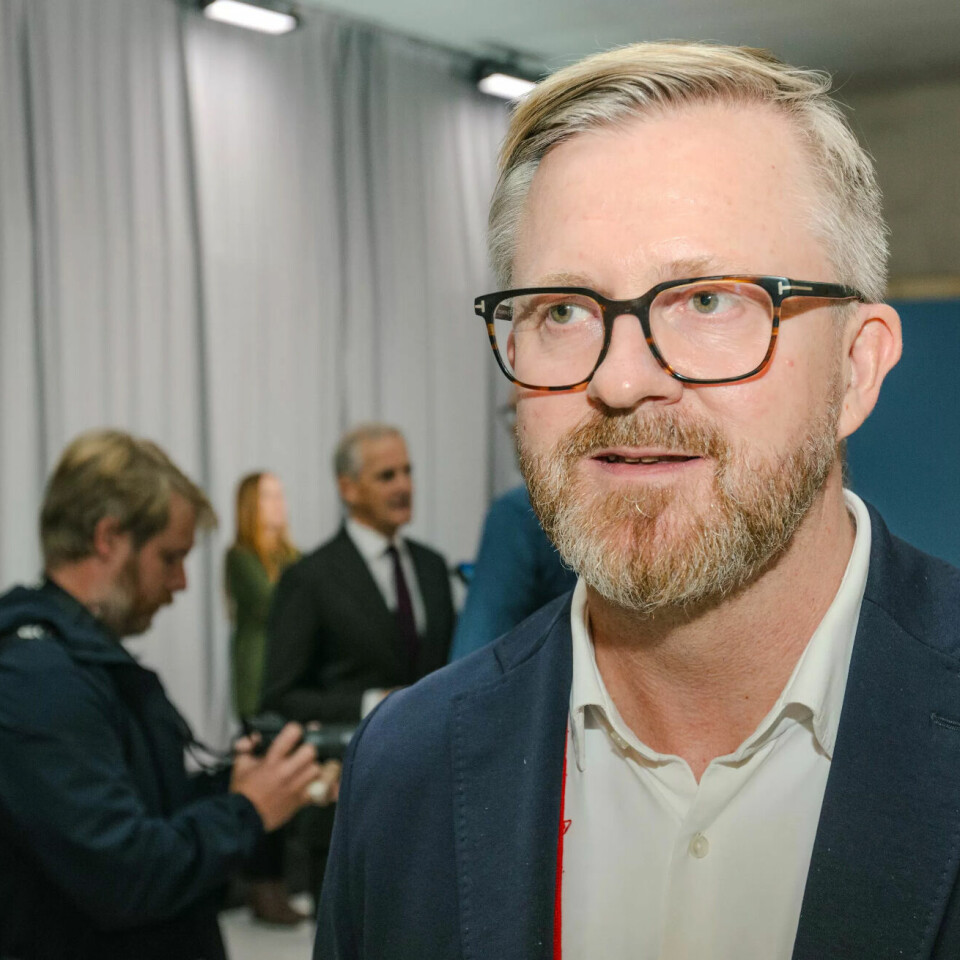 YS-leder Hans-Erik Skjæggerud åpner for NHOs krav om å utrede endringer i sykelønnsordningen. YS-leder Hans-Erik Skjæggerud åpner for NHOs krav om å utrede endringer i sykelønnsordningen.