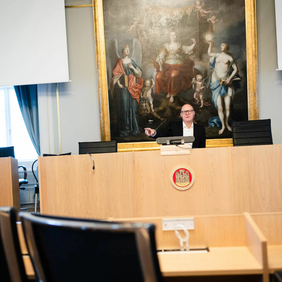 ORDFØRER: Fra denne plassen skal Rune Bakervik lede bystyremøte i Bergen. Før satt han nede i salen. ORDFØRER: Fra denne plassen skal Rune Bakervik lede bystyremøte i Bergen. Før satt han nede i salen.
