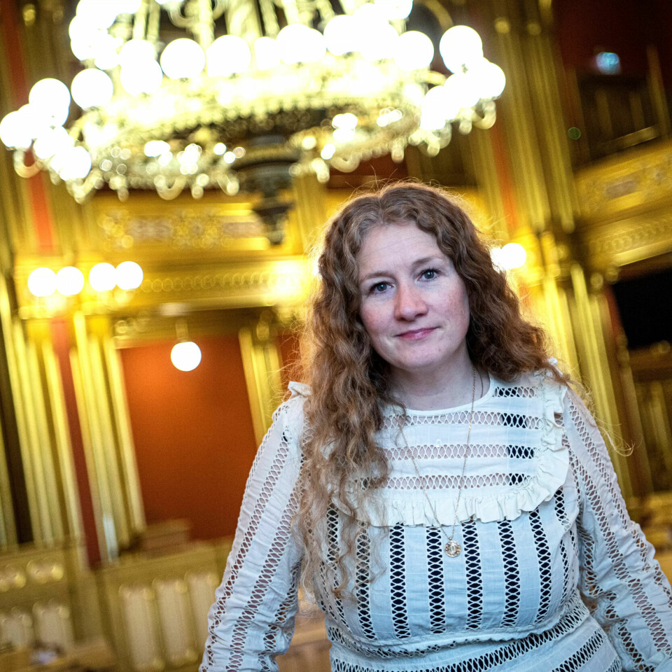 STORTINGSSALEN: Tuva Moflag har stor respekt for å få lov til å være en av de valgte til Stortinget. – Her må alle opptre med respekt, sier hun. STORTINGSSALEN: Tuva Moflag har stor respekt for å få lov til å være en av de valgte til Stortinget. – Her må alle opptre med respekt, sier hun.