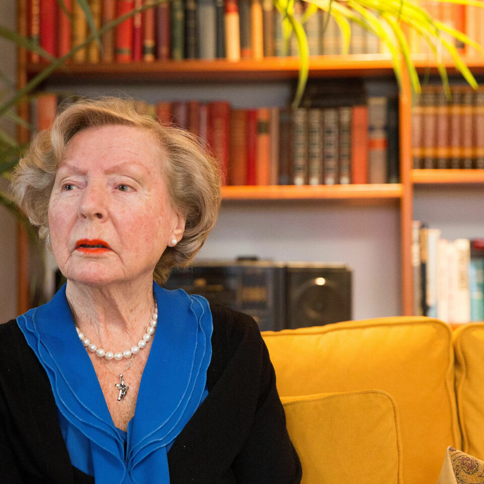 Aase Bunes (85) gleder seg over at hun har fått en fast hjemmehjelper som besøker henne flere ganger i uken. -- Med henne kan jeg snakke om alt, sier Bunes. Aase Bunes (85) gleder seg over at hun har fått en fast hjemmehjelper som besøker henne flere ganger i uken. -- Med henne kan jeg snakke om alt, sier Bunes.