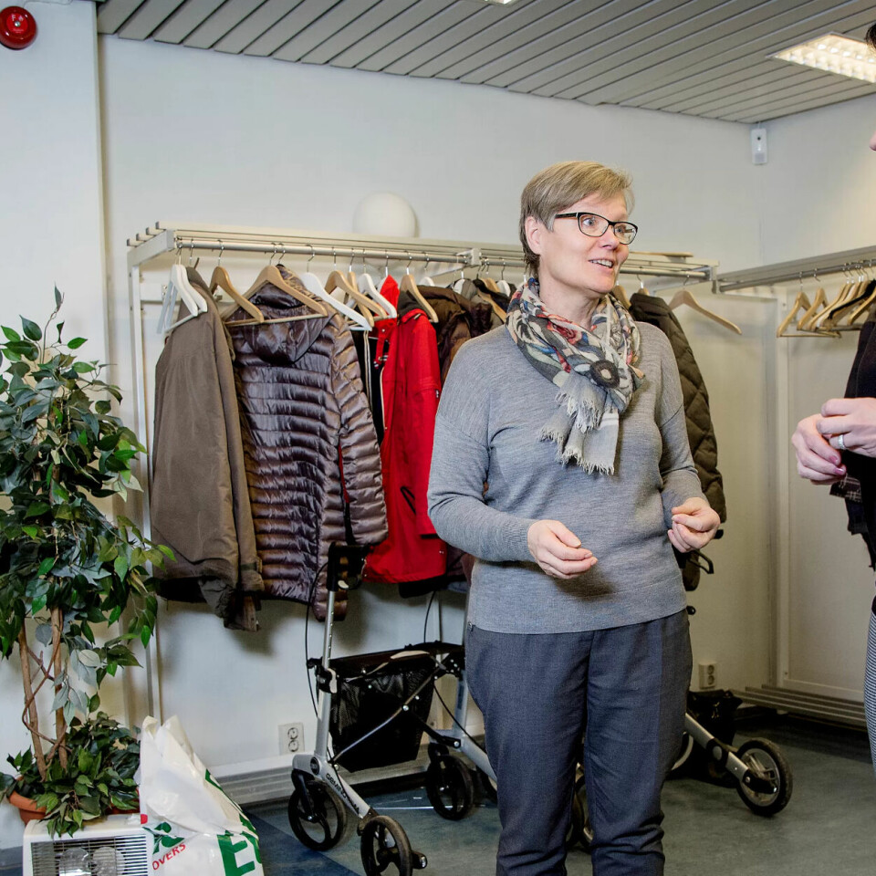 SMÅ GREP: Sigrid Aketun og Jennie Rönnqvist er enige i at det er mulig å gjøre de fleste dagsentra mer demensvennlige med små, viktige endringer. SMÅ GREP: Sigrid Aketun og Jennie Rönnqvist er enige i at det er mulig å gjøre de fleste dagsentra mer demensvennlige med små, viktige endringer.