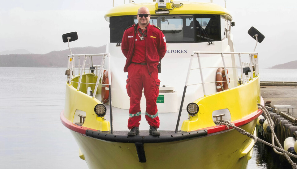DRAMATISK: Solbakken forteller at det kan bli dramatisk ute på havet hvis det er flere enn én pasient som trenger akutt behandling. DRAMATISK: Solbakken forteller at det kan bli dramatisk ute på havet hvis det er flere enn én pasient som trenger akutt behandling.