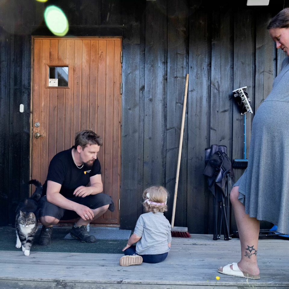 MINDRE FORSKJELLER: – Det viktigste for meg er at vi bygger et samfunn som klarer å hjelpe dem som har størst behov for hjelp. Vi har fått for store forskjeller mellom folk, sier Christina Beck Jørgensen. Hun var høygravid da LO-Aktuelt besøkte Elverum i slutten av juni. Datteren ble født 10. juli. MINDRE FORSKJELLER: – Det viktigste for meg er at vi bygger et samfunn som klarer å hjelpe dem som har størst behov for hjelp. Vi har fått for store forskjeller mellom folk, sier Christina Beck Jørgensen. Hun var høygravid da LO-Aktuelt besøkte Elverum i slutten av juni. Datteren ble født 10. juli.