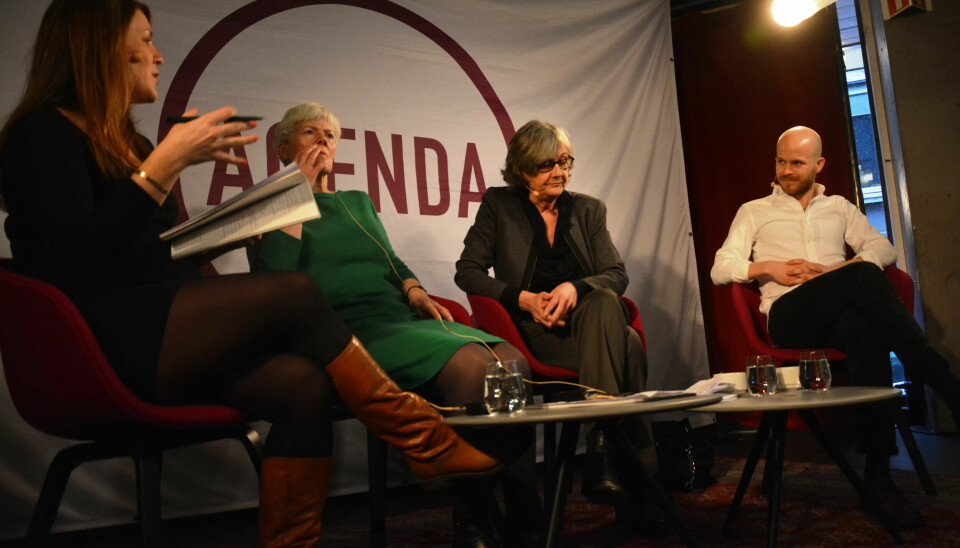 DISKUTERTE LIKESTILLING: Professor Hege Skjeie (i midten) i diskusjon med Anne Philips og Øyvind Skorge på Agendas frokostmøte fredag. DISKUTERTE LIKESTILLING: Professor Hege Skjeie (i midten) i diskusjon med Anne Philips og Øyvind Skorge på Agendas frokostmøte fredag.