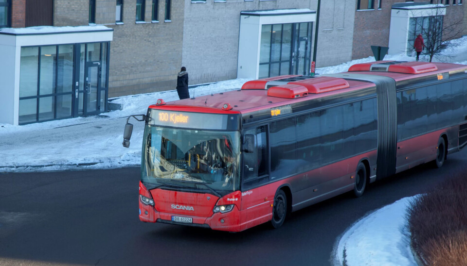 Prisen på busstransport har steget mye mer enn prisen på bensin. Prisen på busstransport har steget mye mer enn prisen på bensin.