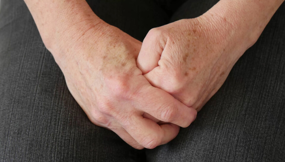 Sykepleieren «Lena», som vi har valgt å kalle henne, er glad for at hun sluttet hos bemanningsbyrået Orange. Men hun sliter fortsatt med gjelda hun fikk hos den tidligere arbeidsgiveren. Hun har nå en norsk kommune som arbeidsgiver. Sykepleieren «Lena», som vi har valgt å kalle henne, er glad for at hun sluttet hos bemanningsbyrået Orange. Men hun sliter fortsatt med gjelda hun fikk hos den tidligere arbeidsgiveren. Hun har nå en norsk kommune som arbeidsgiver.