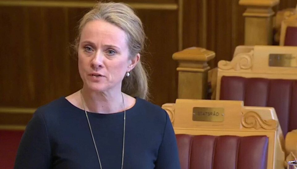 MER FLEKSI: Arbeids- og sosialminister Anniken Hauglie avdramatiserer påstanden fra Arbeiderpartiet om angrep på arbeidsmiljøloven. Vi må tilpasse oss de store omstillingene Norge står overfor, mener Hauglie. MER FLEKSI: Arbeids- og sosialminister Anniken Hauglie avdramatiserer påstanden fra Arbeiderpartiet om angrep på arbeidsmiljøloven. Vi må tilpasse oss de store omstillingene Norge står overfor, mener Hauglie.