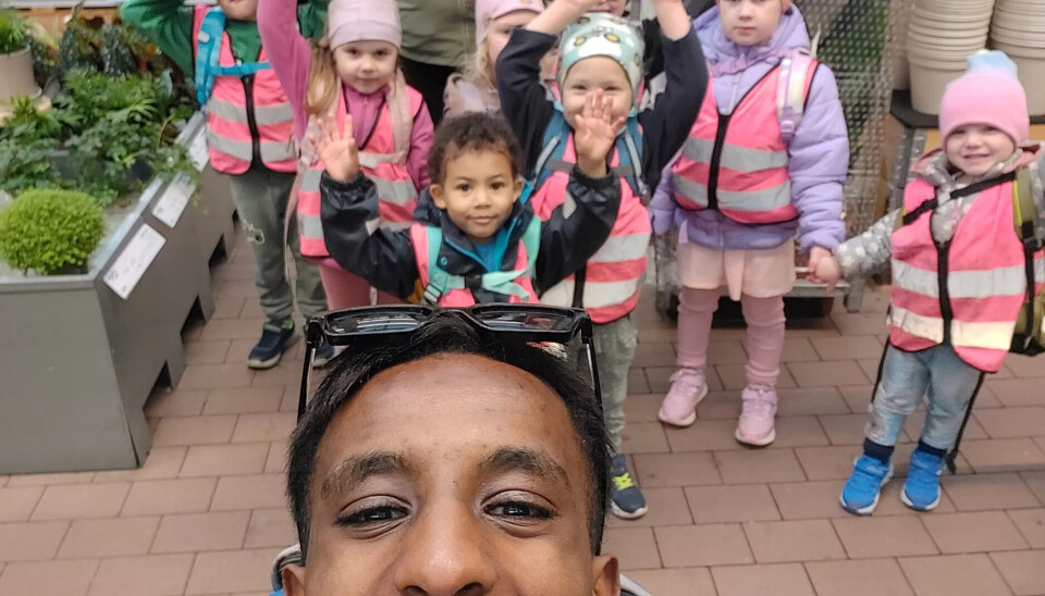 Hilsen turgjengen: Johannes, Harald, Jasmine, Ilja, Malin, Misha, Matheo og Kornelia vinker gjerne til Fagbladets lesere på oppfordring fra lærling Ole. Kollega Sonja Øye er også med. Hilsen turgjengen: Johannes, Harald, Jasmine, Ilja, Malin, Misha, Matheo og Kornelia vinker gjerne til Fagbladets lesere på oppfordring fra lærling Ole. Kollega Sonja Øye er også med.