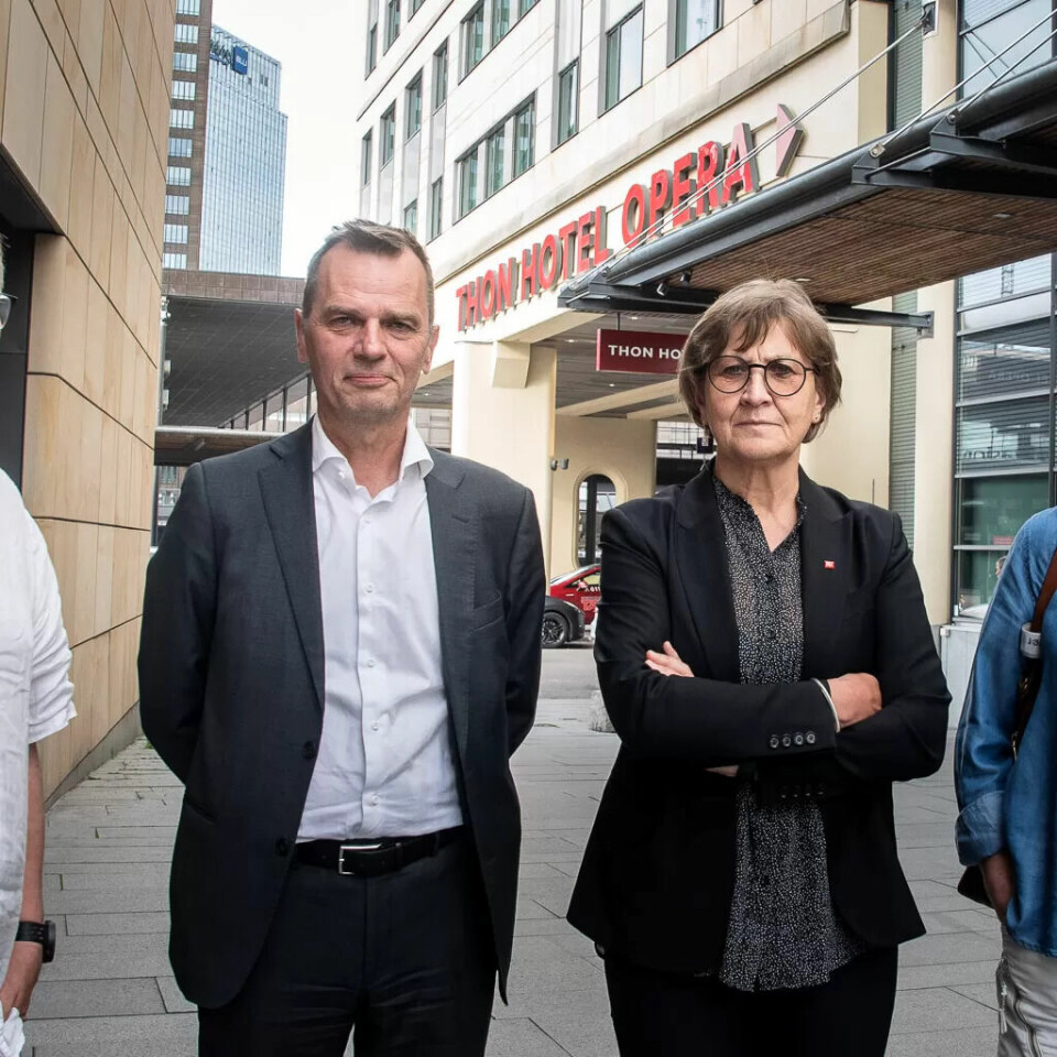 OVERTID: Over sju timer etter fristen mekler fra v. nestleder Odd Haldgeir Larsen, daglig leder i LO Kommune Pål Skarsbak, forhandlingsleder Mette Nord og AU-medlem i Fagforbundet Anne Green Nilsen fortsatt. OVERTID: Over sju timer etter fristen mekler fra v. nestleder Odd Haldgeir Larsen, daglig leder i LO Kommune Pål Skarsbak, forhandlingsleder Mette Nord og AU-medlem i Fagforbundet Anne Green Nilsen fortsatt.
