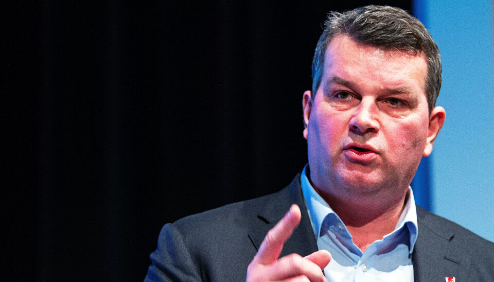 LO-leder Hans-Christian Gabrielsen er ikke imponert over at Høyre nå går inn for pensjon fra første krone. LO-leder Hans-Christian Gabrielsen er ikke imponert over at Høyre nå går inn for pensjon fra første krone.