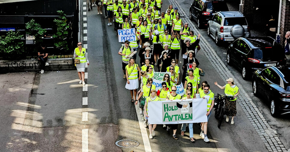 Da Akademikerne streiket i fjor ble lønnstilleggene fastsatt av riksønnsnemnda. Der møtte både NHO og LOs representant: Det er Akademikerne, Unio og YS sterkt i mot. Da Akademikerne streiket i fjor ble lønnstilleggene fastsatt av riksønnsnemnda. Der møtte både NHO og LOs representant: Det er Akademikerne, Unio og YS sterkt i mot.