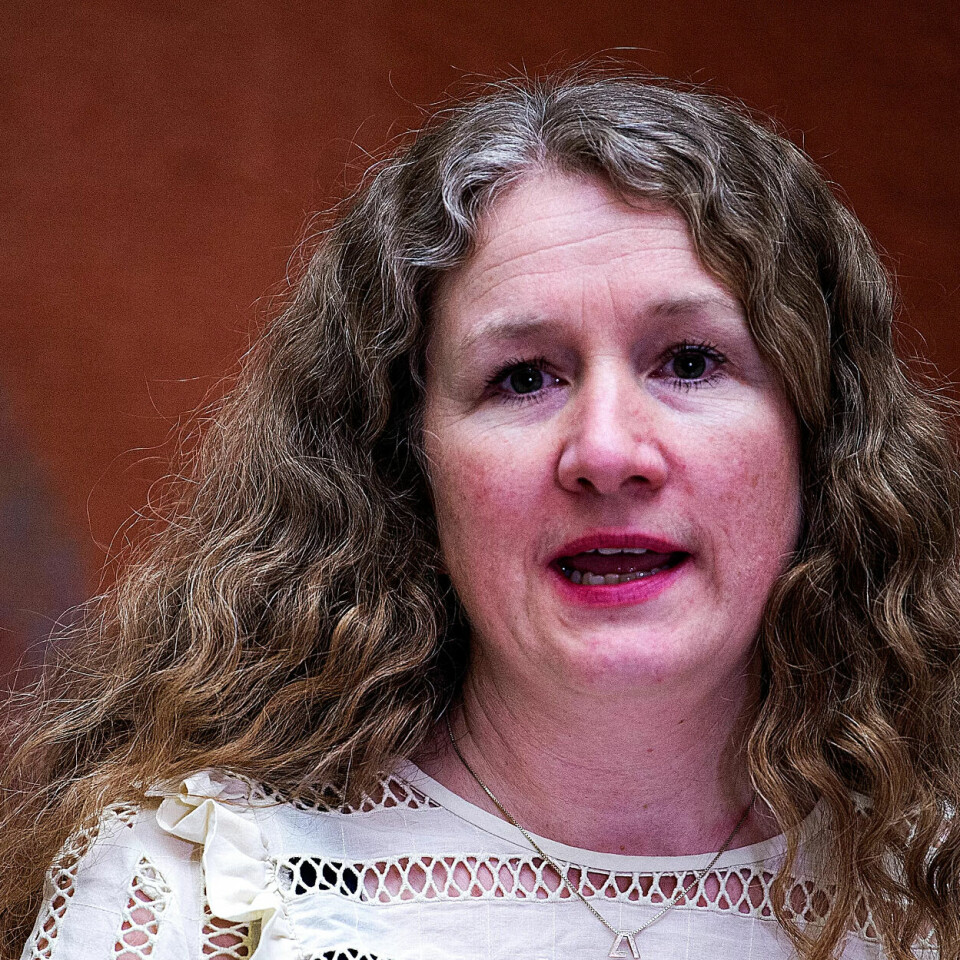 ANERKJENNER PROBLEMET: Saksordfører Tuva Moflag (Ap) mener komiteens innstilling er en anerkjennelse av at uførefella har rammet mange folk, men er forsiktig med å konkludere om løsning før man har sett på hvordan det rammer ansatte i privat sektor også. ANERKJENNER PROBLEMET: Saksordfører Tuva Moflag (Ap) mener komiteens innstilling er en anerkjennelse av at uførefella har rammet mange folk, men er forsiktig med å konkludere om løsning før man har sett på hvordan det rammer ansatte i privat sektor også.