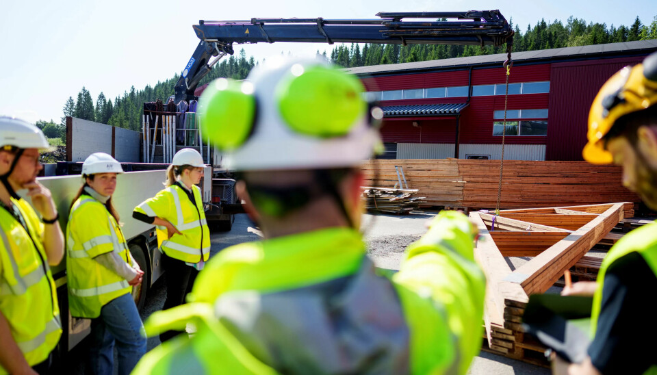 SKJEBNETID: Ekspertene fra Treteknisk Institutt og rådgivningsselskapet Asplan Viak er klare for å granske takstolene. SKJEBNETID: Ekspertene fra Treteknisk Institutt og rådgivningsselskapet Asplan Viak er klare for å granske takstolene.