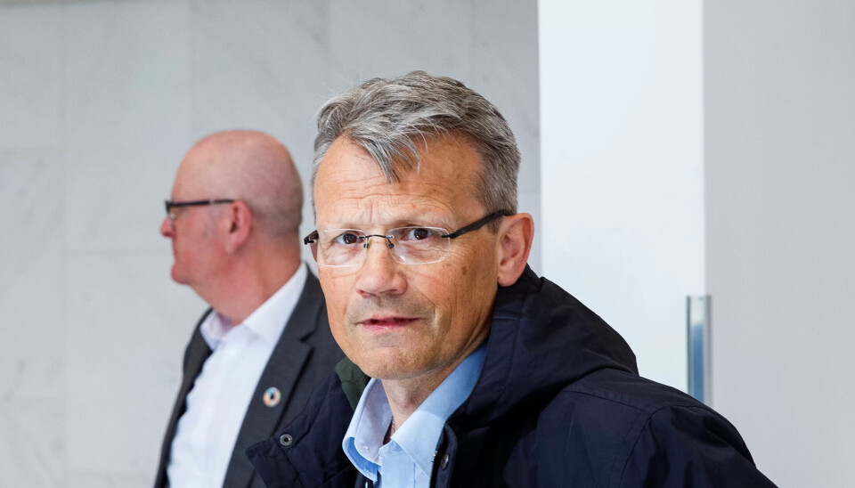 STATSOPPGJØRET: LO Stat-leder Egil André Aas har forhandlet med statens personaldirektør GIsle Norheim (bak) i to dager. STATSOPPGJØRET: LO Stat-leder Egil André Aas har forhandlet med statens personaldirektør GIsle Norheim (bak) i to dager.