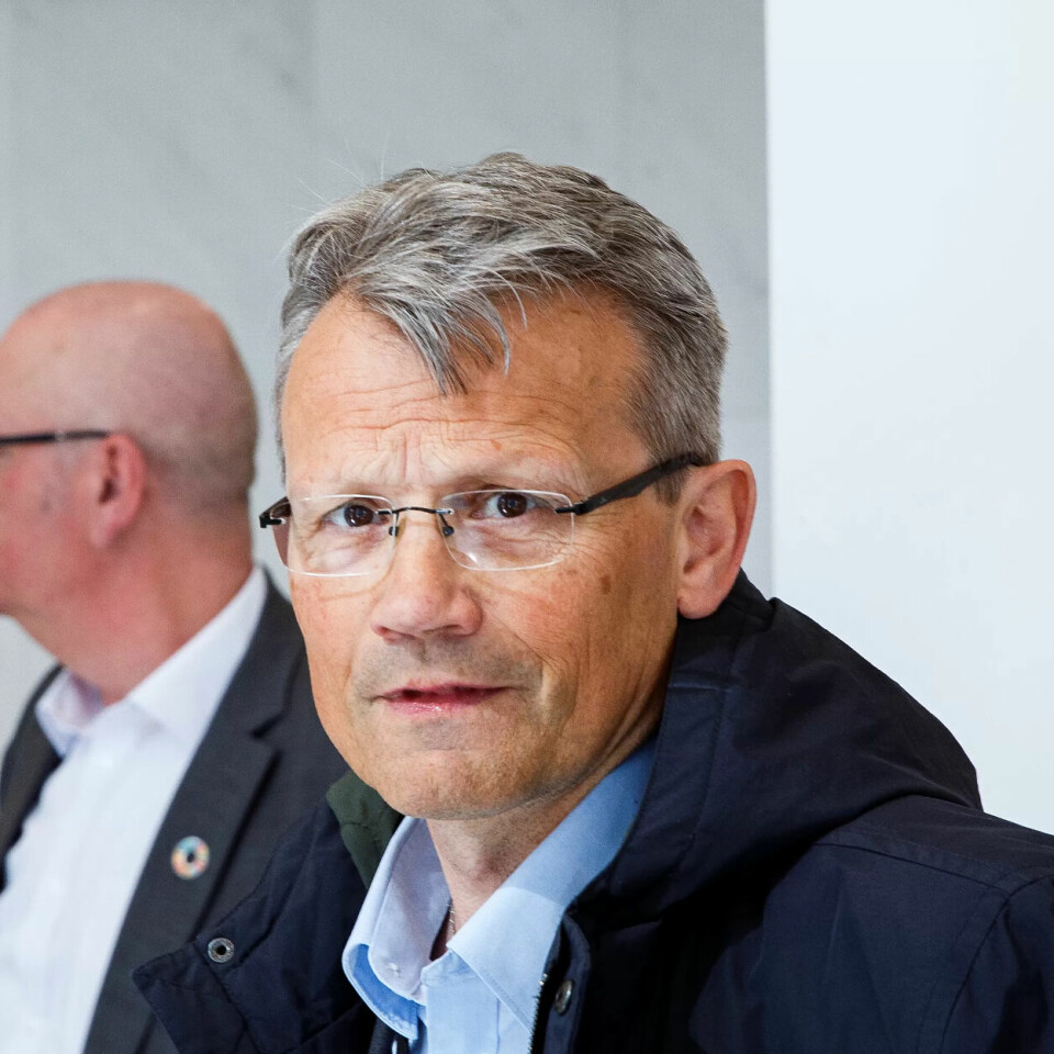 STATSOPPGJØRET: LO Stat-leder Egil André Aas har forhandlet med statens personaldirektør GIsle Norheim (bak) i to dager. STATSOPPGJØRET: LO Stat-leder Egil André Aas har forhandlet med statens personaldirektør GIsle Norheim (bak) i to dager.