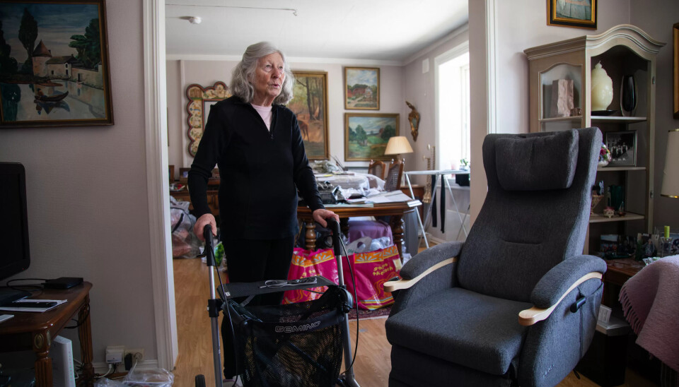 ALEINE: Ragnhild har ingen familie i nærheten. Alle tingene stablet i spisestua skyldes en vannlekkasje, forklarer hun ALEINE: Ragnhild har ingen familie i nærheten. Alle tingene stablet i spisestua skyldes en vannlekkasje, forklarer hun