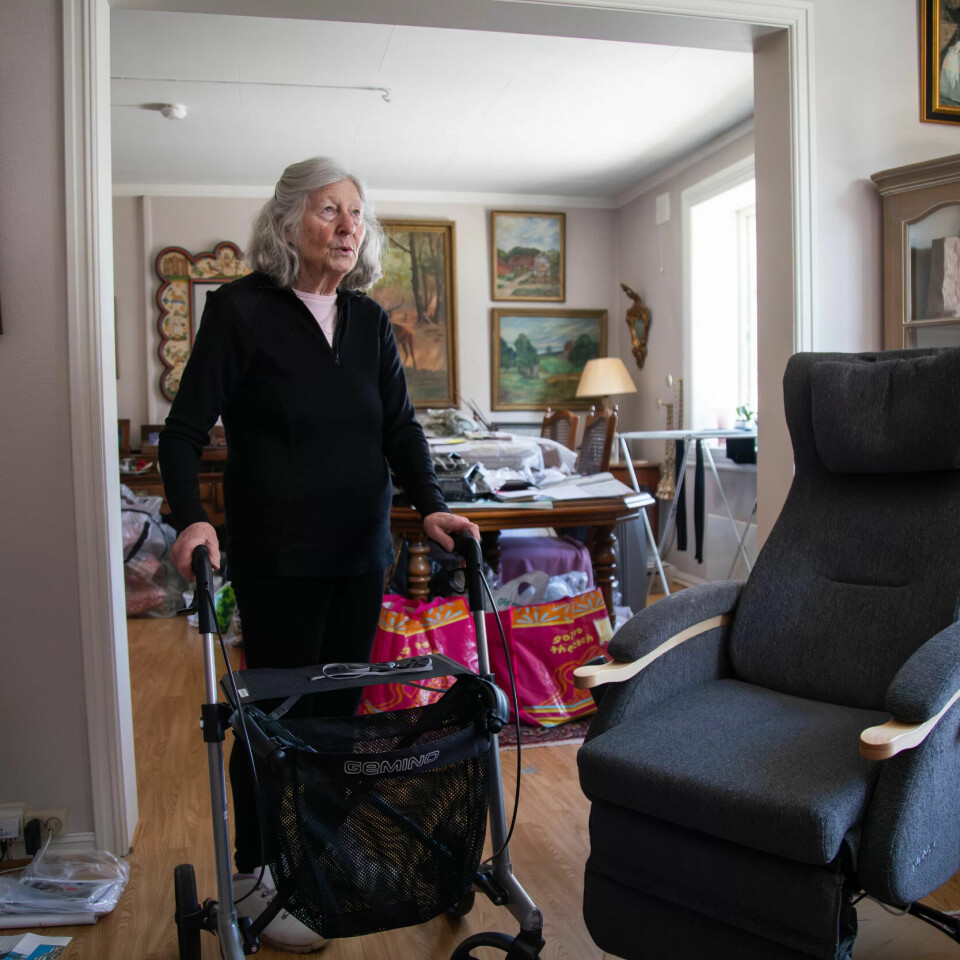 ALEINE: Ragnhild har ingen familie i nærheten. Alle tingene stablet i spisestua skyldes en vannlekkasje, forklarer hun ALEINE: Ragnhild har ingen familie i nærheten. Alle tingene stablet i spisestua skyldes en vannlekkasje, forklarer hun