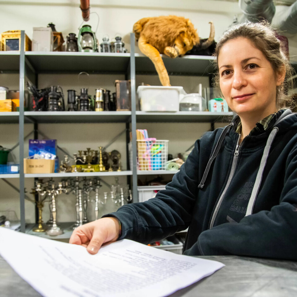 REKVISITTLEDER: Verdiana Øhra sørger for å skaffe alle rekvisittene som står på scenografens liste. Det som ikke finnes i Operaens lagre må kjøpes eller lages. REKVISITTLEDER: Verdiana Øhra sørger for å skaffe alle rekvisittene som står på scenografens liste. Det som ikke finnes i Operaens lagre må kjøpes eller lages.