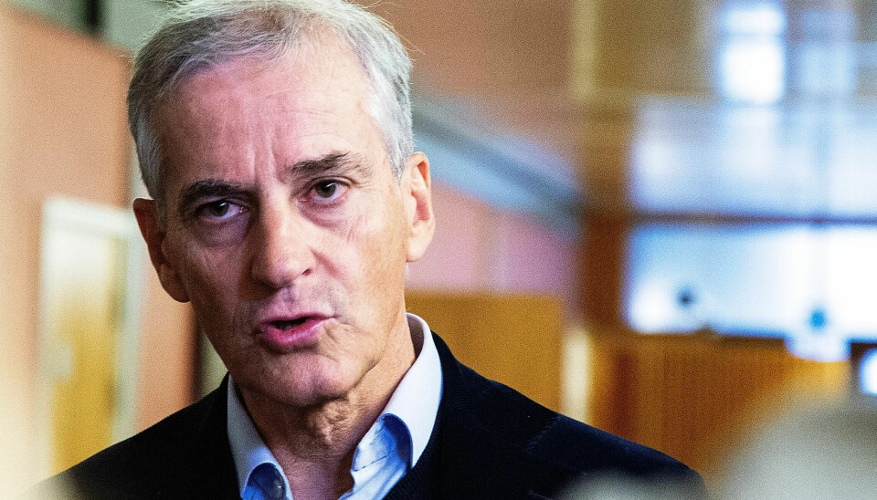 Arbeiderpartiets leder Jonas Gahr Støre sier Nicolai Tangen ikke kan lede oljefondet så lenge han fortsatt har eierskap i hedgefondselskapet Ako Arbeiderpartiets leder Jonas Gahr Støre sier Nicolai Tangen ikke kan lede oljefondet så lenge han fortsatt har eierskap i hedgefondselskapet Ako