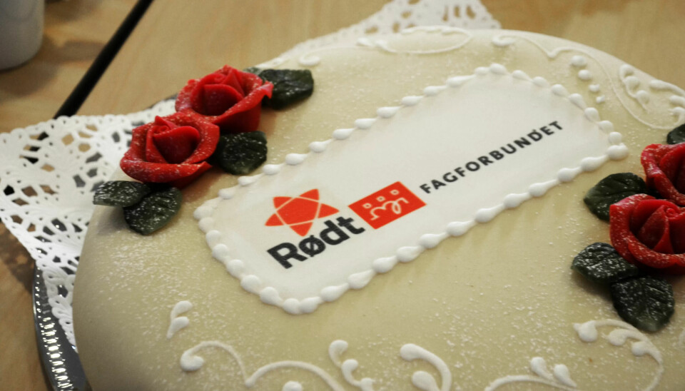 HÅND I HÅND: Mens debatten raser om Fagforbundet sentralt skal støtte Rødts valgkamp, markerte Fagforbundet Oslo og Rødt Oslo ny samarbeidsavtale med kake. HÅND I HÅND: Mens debatten raser om Fagforbundet sentralt skal støtte Rødts valgkamp, markerte Fagforbundet Oslo og Rødt Oslo ny samarbeidsavtale med kake.
