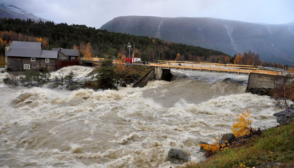 SLO HARDT YIL: På kort tid var vannføring i elva langt større enn først fryktet. SLO HARDT YIL: På kort tid var vannføring i elva langt større enn først fryktet.