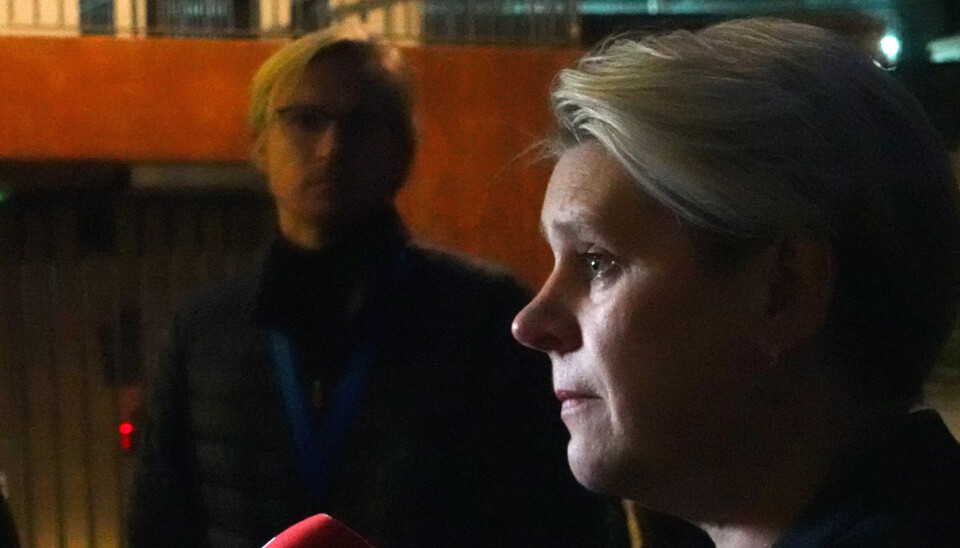 Det ble mørkt før pressekonferansen om tvungen lønnsnemnd ble avsluttet. Her forklarer arbeids- og inkluderingsminister Marte Mjøs Persen hvorfor hun måtte ty til tvungen lønnsnemnd. Det ble mørkt før pressekonferansen om tvungen lønnsnemnd ble avsluttet. Her forklarer arbeids- og inkluderingsminister Marte Mjøs Persen hvorfor hun måtte ty til tvungen lønnsnemnd.