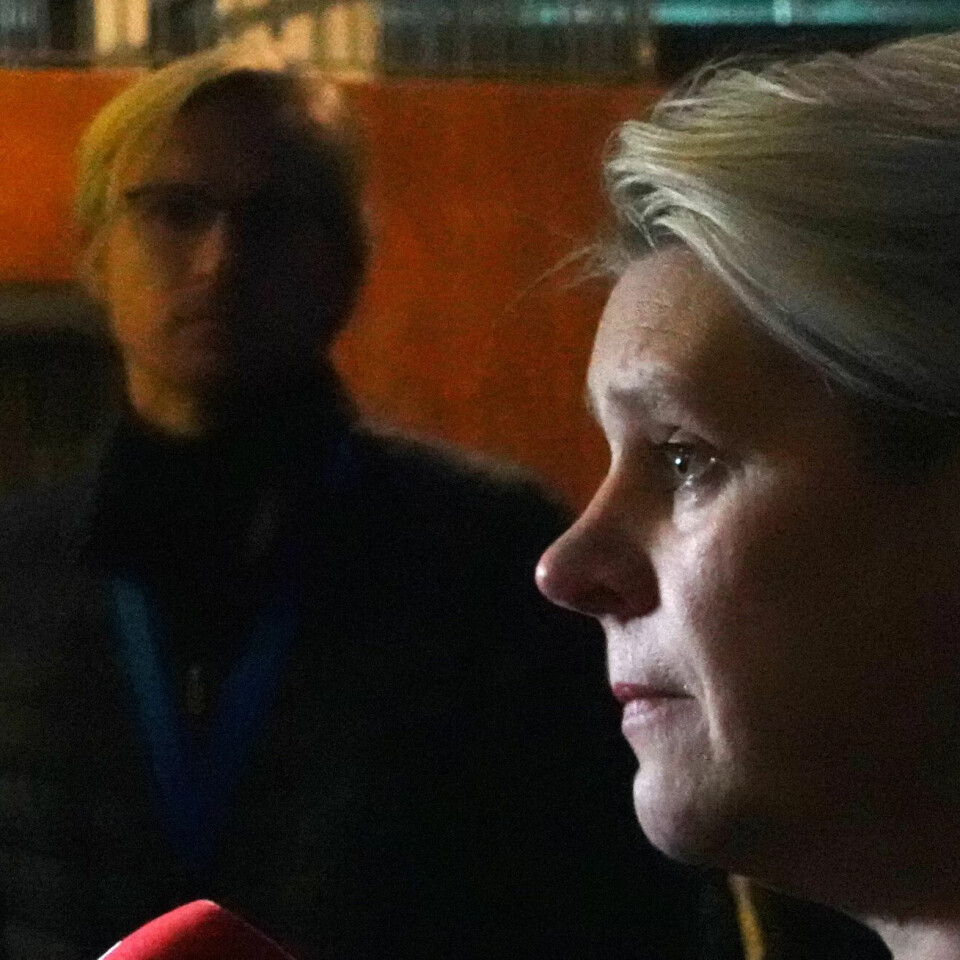 Det ble mørkt før pressekonferansen om tvungen lønnsnemnd ble avsluttet. Her forklarer arbeids- og inkluderingsminister Marte Mjøs Persen hvorfor hun måtte ty til tvungen lønnsnemnd. Det ble mørkt før pressekonferansen om tvungen lønnsnemnd ble avsluttet. Her forklarer arbeids- og inkluderingsminister Marte Mjøs Persen hvorfor hun måtte ty til tvungen lønnsnemnd.