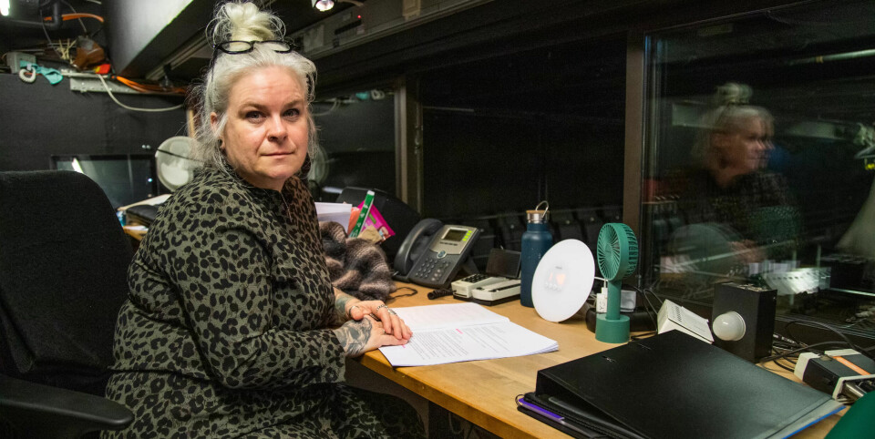 STÅLKONTROLL: Under forestillingene er inspisienten en slags kaptein på skuta som gir signal om når ting skal skje, forklarer Kirsti Rosseland. STÅLKONTROLL: Under forestillingene er inspisienten en slags kaptein på skuta som gir signal om når ting skal skje, forklarer Kirsti Rosseland.