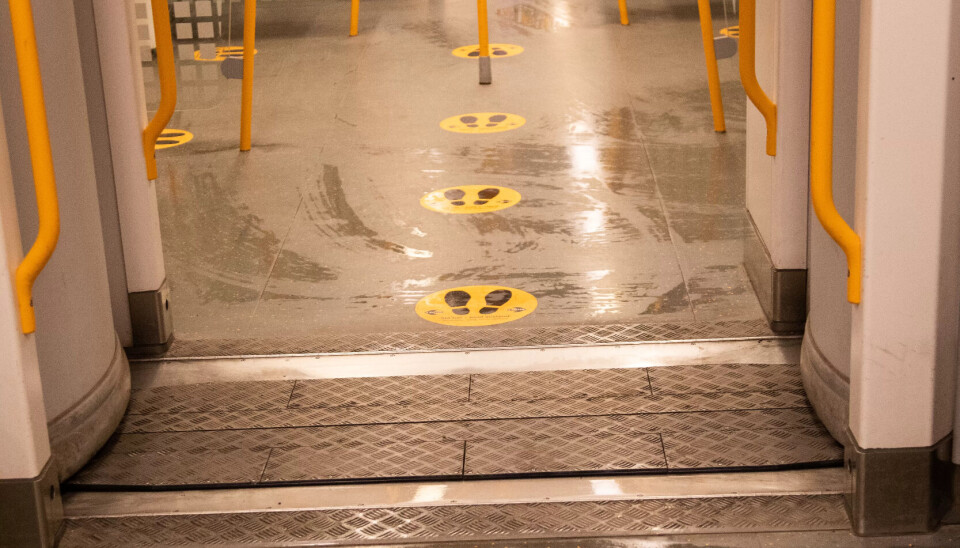 REINT: T-banen frakter ca. 120 millioner reisende i året og her på basen arbeides det med vask, service og vedlikehold gjennom døgnet for å holde 115 vognsett og fem linjer i drift. REINT: T-banen frakter ca. 120 millioner reisende i året og her på basen arbeides det med vask, service og vedlikehold gjennom døgnet for å holde 115 vognsett og fem linjer i drift.