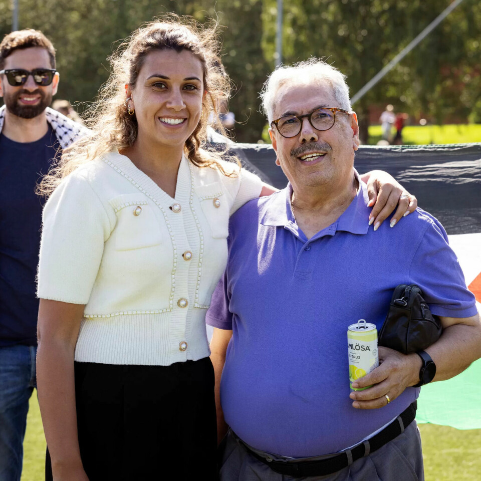 VANT I TIPPING: Bjørg Sabrin Timraz og faren Fuad Timraz, som startet Støttegruppa for palestinsk fotball, etter at han vant 160.000 kroner i tipping i 1990. VANT I TIPPING: Bjørg Sabrin Timraz og faren Fuad Timraz, som startet Støttegruppa for palestinsk fotball, etter at han vant 160.000 kroner i tipping i 1990.