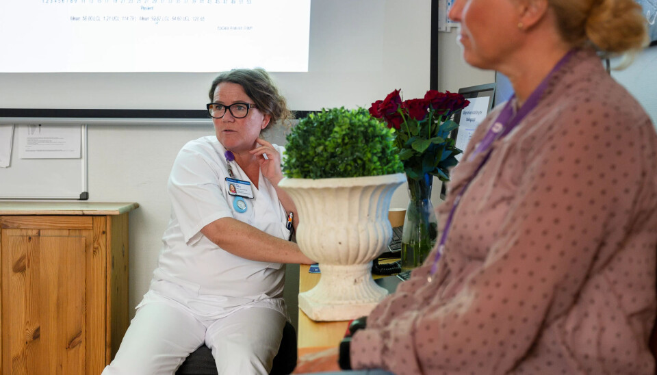 BESØK: En mandag i mai presenterte assisterende seksjonsleder ved barselavdelingen på Drammen sykehus, Hilde Finstad (47) blodprøve-prosjektet til flere i Fagforbundet som var på arbeidsplassbesøk. Nå ønsker de å spre dette videre i flere kanaler. BESØK: En mandag i mai presenterte assisterende seksjonsleder ved barselavdelingen på Drammen sykehus, Hilde Finstad (47) blodprøve-prosjektet til flere i Fagforbundet som var på arbeidsplassbesøk. Nå ønsker de å spre dette videre i flere kanaler.