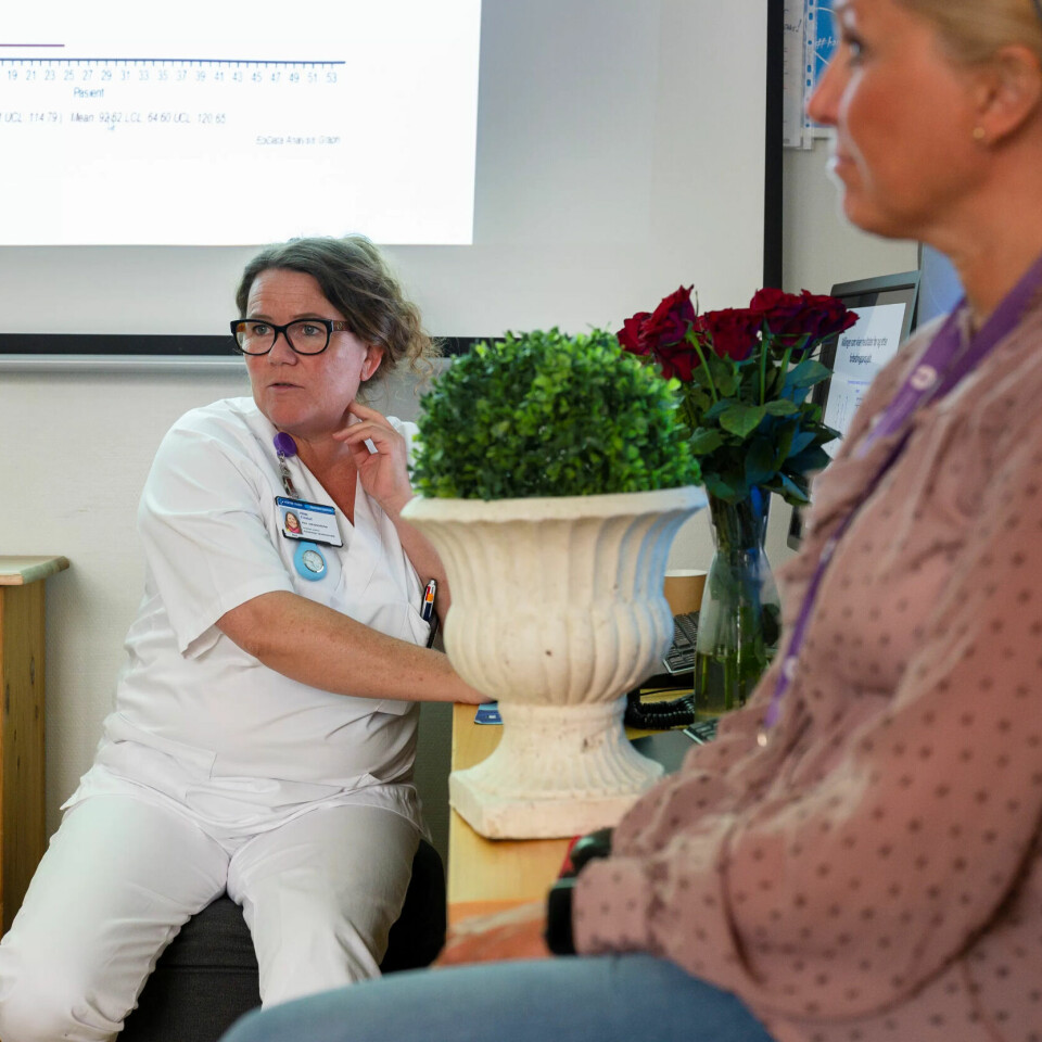 BESØK: En mandag i mai presenterte assisterende seksjonsleder ved barselavdelingen på Drammen sykehus, Hilde Finstad (47) blodprøve-prosjektet til flere i Fagforbundet som var på arbeidsplassbesøk. Nå ønsker de å spre dette videre i flere kanaler. BESØK: En mandag i mai presenterte assisterende seksjonsleder ved barselavdelingen på Drammen sykehus, Hilde Finstad (47) blodprøve-prosjektet til flere i Fagforbundet som var på arbeidsplassbesøk. Nå ønsker de å spre dette videre i flere kanaler.