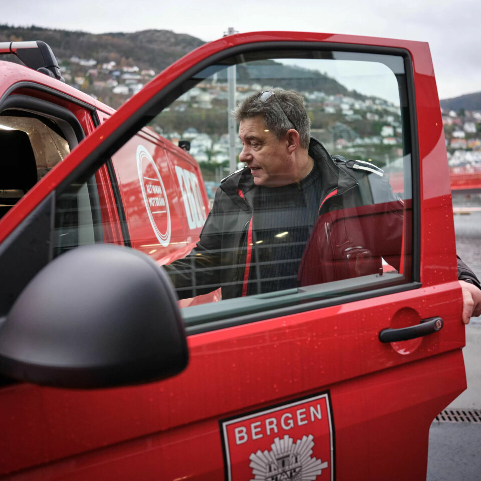 BEST UTE: Etter en befaring på et par timer følger gjerne et par dager på kontoret for å skrive rapporter. André Vermedal trives best ute og har derfor tatt på seg å kontrollere en del av byens hydranter. BEST UTE: Etter en befaring på et par timer følger gjerne et par dager på kontoret for å skrive rapporter. André Vermedal trives best ute og har derfor tatt på seg å kontrollere en del av byens hydranter.
