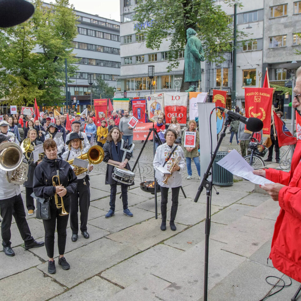 KULTURSTREIK: Fra kulturmarsjen i Oslo. LO-sekretær Terje I. Olsson holdt appell. KULTURSTREIK: Fra kulturmarsjen i Oslo. LO-sekretær Terje I. Olsson holdt appell.