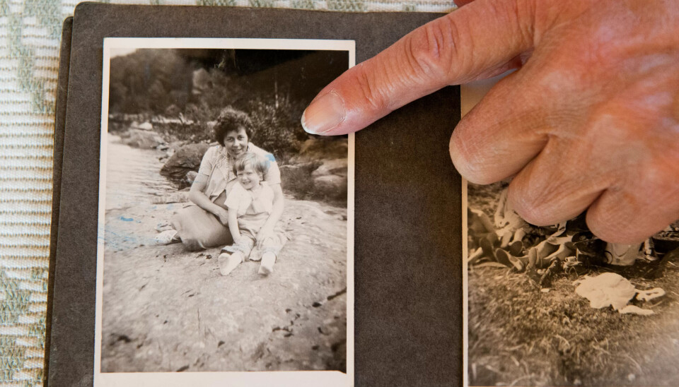 REDD: – Da jeg kom hjem var jeg et engstelig barn, sier Sissel. Sommeren 1957 er hun endelig ferdig med oppholdet på Østlandske Vanførehjem. Her sammen med moren Synnøve, på vei til ferie på Vestlandet. REDD: – Da jeg kom hjem var jeg et engstelig barn, sier Sissel. Sommeren 1957 er hun endelig ferdig med oppholdet på Østlandske Vanførehjem. Her sammen med moren Synnøve, på vei til ferie på Vestlandet.