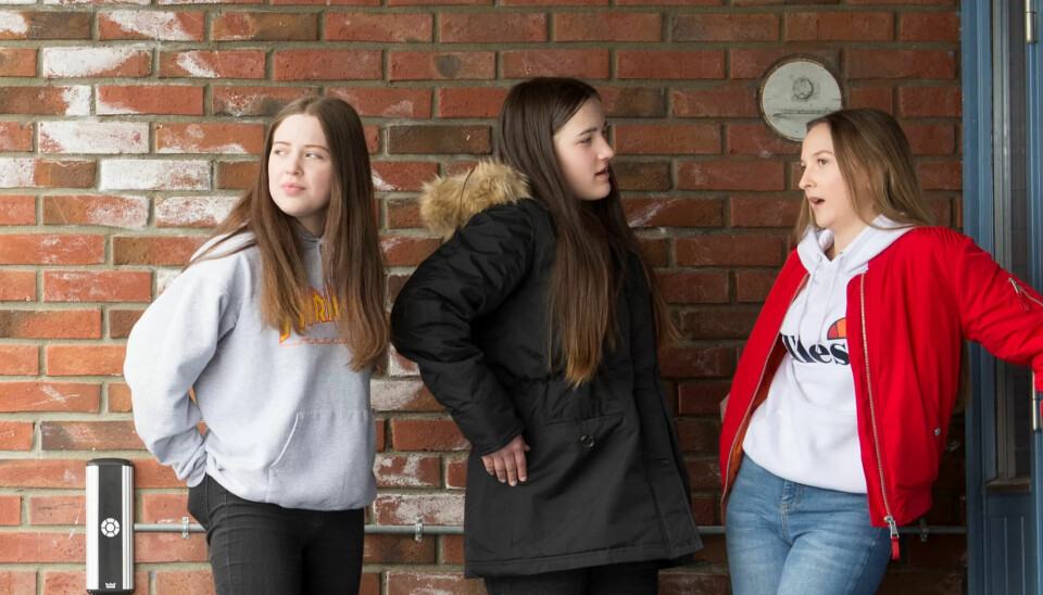 HELSEFAG: Isabella Strande, Marthe Venås og Anne Kormeset Brattshaug tar helse- og oppvekstfag, selv om det ikke er lett å få fulltidsjobb etterpå. HELSEFAG: Isabella Strande, Marthe Venås og Anne Kormeset Brattshaug tar helse- og oppvekstfag, selv om det ikke er lett å få fulltidsjobb etterpå.
