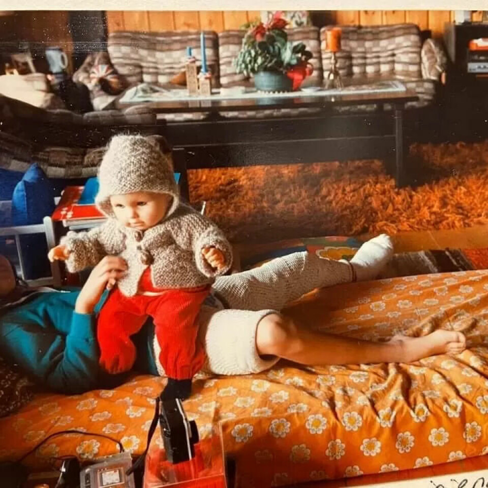 PRØVEKANIN: Line er 11 år gammel og ligger i sprikegips, som skal få hofta på plass. Hun var en av de første polioskadde i Norge som har fått forlenget foten. – Men jeg tråkker minimalt på venstrebeinet, sånn at det er høyrebeinet som får juling, sier hun. PRØVEKANIN: Line er 11 år gammel og ligger i sprikegips, som skal få hofta på plass. Hun var en av de første polioskadde i Norge som har fått forlenget foten. – Men jeg tråkker minimalt på venstrebeinet, sånn at det er høyrebeinet som får juling, sier hun.