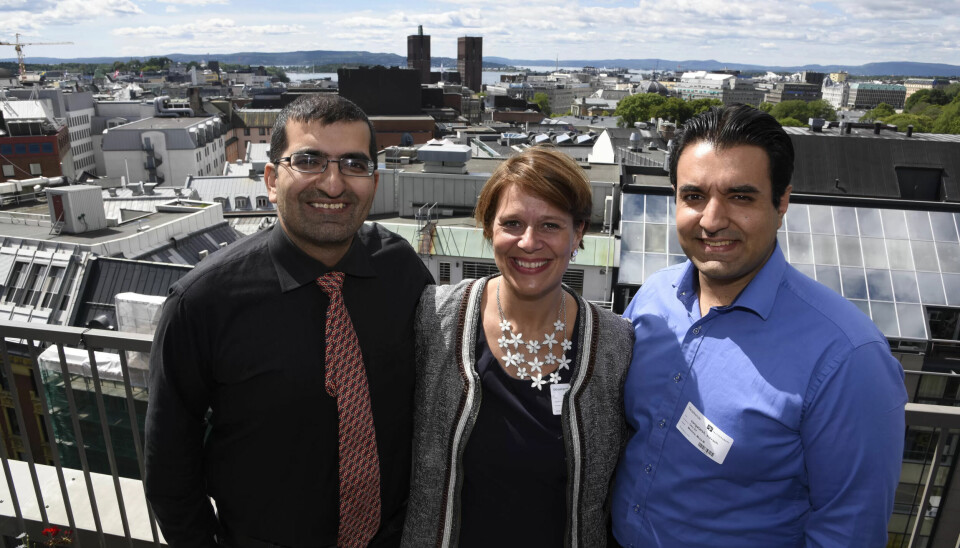 MOBILISERER FØR VALGET: Shoaib Sultan, ordførerkandidat for Miljøpartiet De Grønne, Tone Hellevik Dahl, ordførerkandidat for Arbeiderpartiet og Siavash Sangtarah, nr 2 på SV-lista i Oslo prøver å mobilisere så mange velgere som mulig før vaget 14. september. MOBILISERER FØR VALGET: Shoaib Sultan, ordførerkandidat for Miljøpartiet De Grønne, Tone Hellevik Dahl, ordførerkandidat for Arbeiderpartiet og Siavash Sangtarah, nr 2 på SV-lista i Oslo prøver å mobilisere så mange velgere som mulig før vaget 14. september.