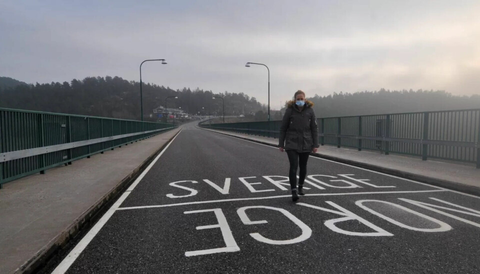 TØFF HVERDAG: Gamle Svinesundbru er åpnet for grensependlere i helsekritiske funksjoner. Likevel, det er en tøff hverdag, med daglige kontroller, sier Karin Stacke. TØFF HVERDAG: Gamle Svinesundbru er åpnet for grensependlere i helsekritiske funksjoner. Likevel, det er en tøff hverdag, med daglige kontroller, sier Karin Stacke.