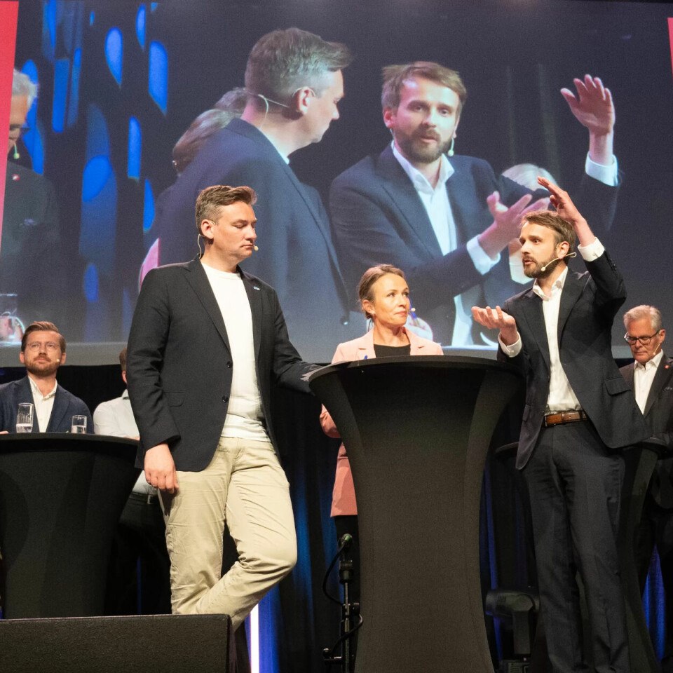 – Så stor er forskjellen på høyre- og venstresiden når det gjelder offentlig/privat velferd, mente næringsminister og Ap-nestledder Jan Christian Vestre i duell med Høyres Henrik Asheim. Fra v: Olaug Bollestad, KrF, Bjørnar Moxnes, Rødt, Sveinung Rotevatn, Venstre Sigbjørn Gjelsvik (delvis skjult), Sp, Asheim, ordstyrer Tone Foss Aspevoll, Vestre, Hans Andreas Limi, Frp, Arild Hermstad, MDG og Kirsti Bergstø, SV. – Så stor er forskjellen på høyre- og venstresiden når det gjelder offentlig/privat velferd, mente næringsminister og Ap-nestledder Jan Christian Vestre i duell med Høyres Henrik Asheim. Fra v: Olaug Bollestad, KrF, Bjørnar Moxnes, Rødt, Sveinung Rotevatn, Venstre Sigbjørn Gjelsvik (delvis skjult), Sp, Asheim, ordstyrer Tone Foss Aspevoll, Vestre, Hans Andreas Limi, Frp, Arild Hermstad, MDG og Kirsti Bergstø, SV.