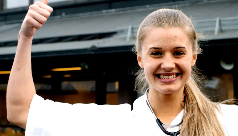 NORGESMESTER: Celina Sørensen Tollefsen er Norges beste helsearbeider. Første desember møter hun gullvinnere fra hele Europa for å kjempe om EM-tittelen. NORGESMESTER: Celina Sørensen Tollefsen er Norges beste helsearbeider. Første desember møter hun gullvinnere fra hele Europa for å kjempe om EM-tittelen.