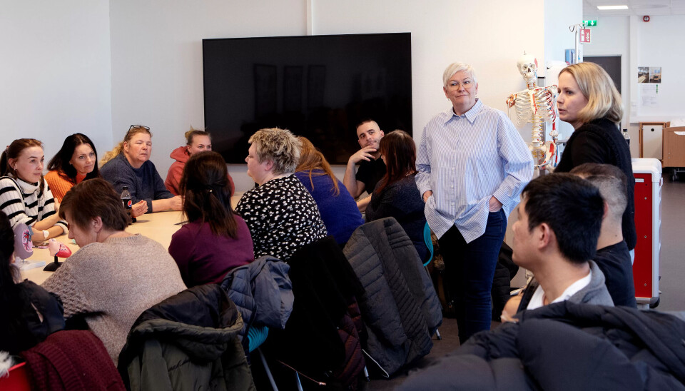 Ny kompetanse: «Medisinske prosedyrer» inngår i prosjektet «Framtidens helsefagarbeider» og i regi av Fagskolen Innlandet. Her oppsummerer lærerne Grete Brendløkken Nilsen og Anne Marte Pettersbakken dagen for studentene. Ny kompetanse: «Medisinske prosedyrer» inngår i prosjektet «Framtidens helsefagarbeider» og i regi av Fagskolen Innlandet. Her oppsummerer lærerne Grete Brendløkken Nilsen og Anne Marte Pettersbakken dagen for studentene.