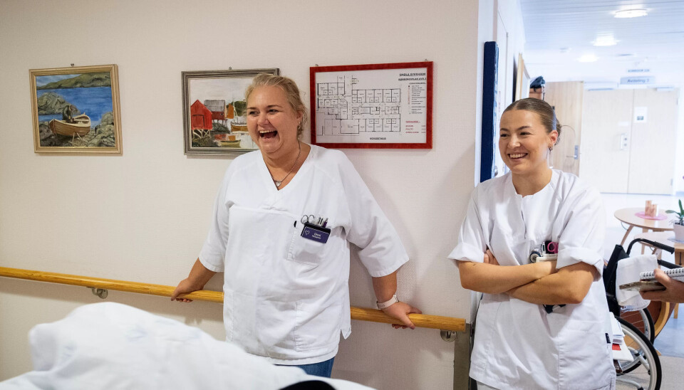 Hjelpepleier Unni Betten og sykepleier Amanda Roksvåg setter pris på hverandres innsats på jobb. Hjelpepleier Unni Betten og sykepleier Amanda Roksvåg setter pris på hverandres innsats på jobb.