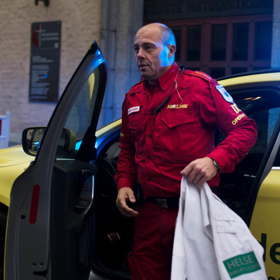 Operativ leder Pål Lystad forventer ikke at andre ville ha gjort det samme som ham under ambulanskapringen tirsdag. Fagbladet møtte han på jobb denne uken. Her tar han på seg den hvite vesten som signaliserer at han han er innsatsleder for helse, idet han ankommer et skadested i Oslo. Operativ leder Pål Lystad forventer ikke at andre ville ha gjort det samme som ham under ambulanskapringen tirsdag. Fagbladet møtte han på jobb denne uken. Her tar han på seg den hvite vesten som signaliserer at han han er innsatsleder for helse, idet han ankommer et skadested i Oslo.