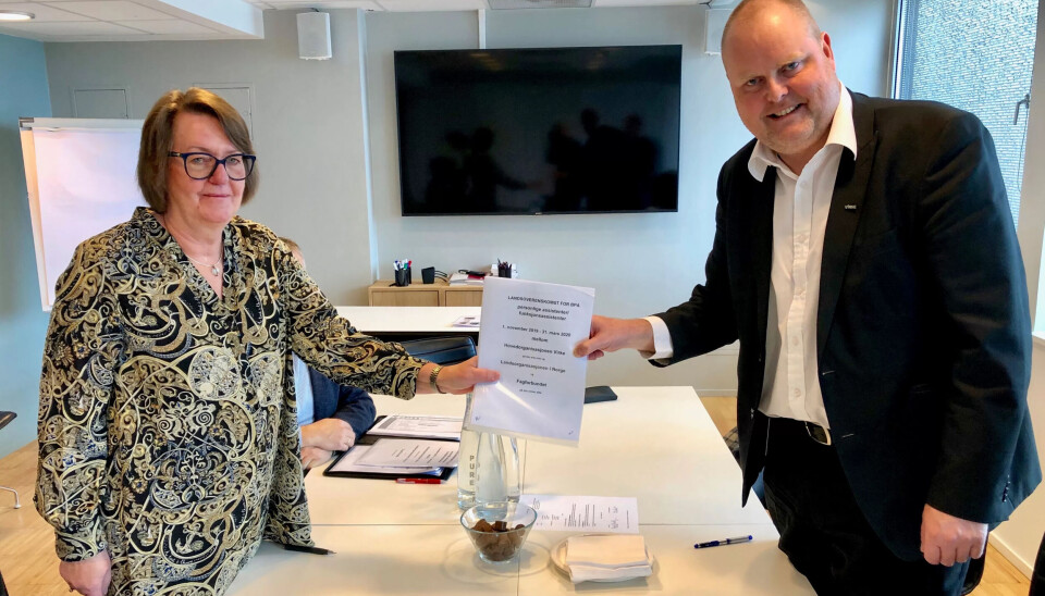 SPLITTER NY TARIFFAVTALE: Anne Green Nilsen fra Fagforbundet og Bård Westbye fra Virke er begge fornøyd med den nye tariffavtalen for BPA. SPLITTER NY TARIFFAVTALE: Anne Green Nilsen fra Fagforbundet og Bård Westbye fra Virke er begge fornøyd med den nye tariffavtalen for BPA.
