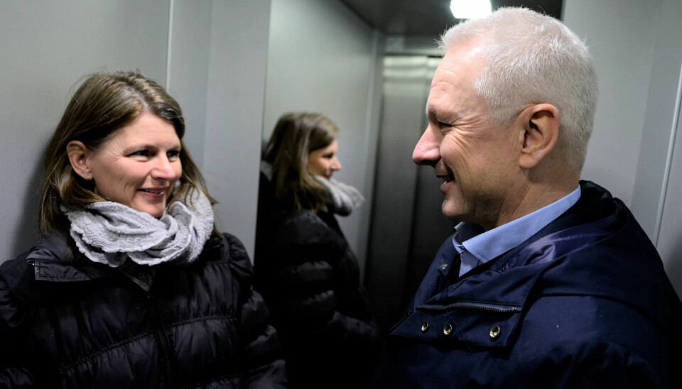 PRAGMATISKE: Rådmann Lars Bjerke og ordfører Lene Conradi (H) er enige om at rekommunalisering ikke er et ideologisk prosjekt. Her i heisen i Asker rådhus. PRAGMATISKE: Rådmann Lars Bjerke og ordfører Lene Conradi (H) er enige om at rekommunalisering ikke er et ideologisk prosjekt. Her i heisen i Asker rådhus.