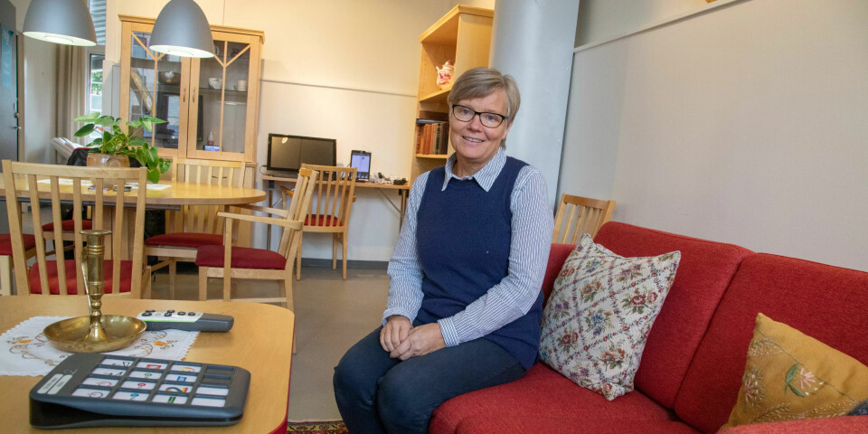 VETERAN: Fagkonsulent Sigrid Aketun har lært helsepersonell om tilrettelegging for demenssjuke i ti år i visningsleiligheten Almas Hus. VETERAN: Fagkonsulent Sigrid Aketun har lært helsepersonell om tilrettelegging for demenssjuke i ti år i visningsleiligheten Almas Hus.